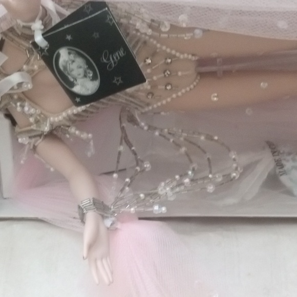 Ashton Drake Bird of Paradise Gene Doll SIGNED BY MEL ODOM NRFB w SHIPPER BOX - Picture 11 of 13